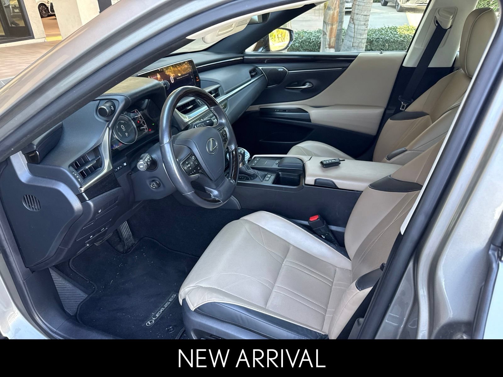 Used 2021 Lexus ES 300h w/ Accessory Package 2 FWD image 2