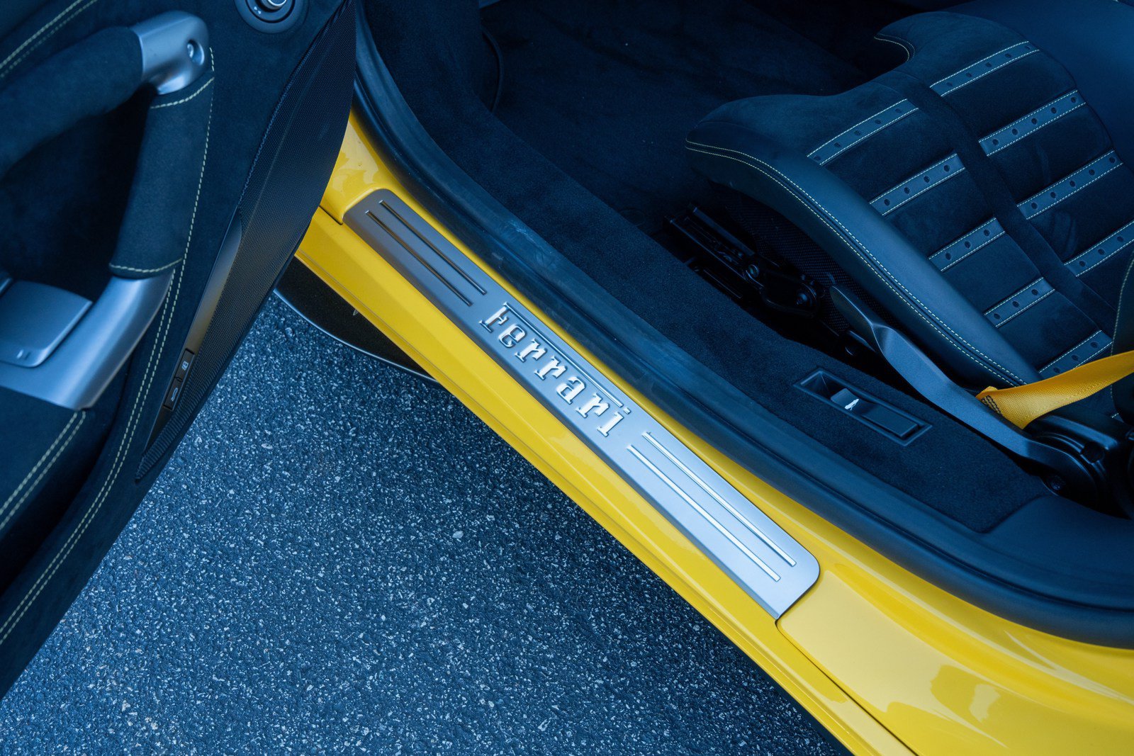Certified 2022 Ferrari F8 Tributo RWD image 29