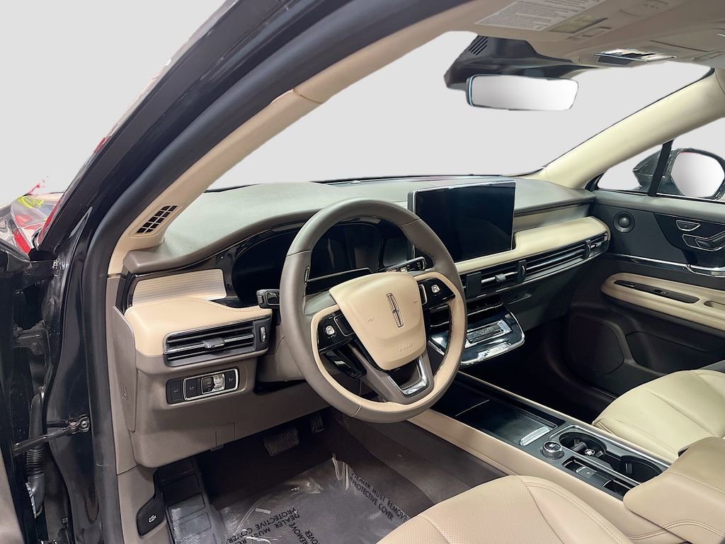 Used 2024 Lincoln Corsair AWD w/ Equipment Group 102A image 9