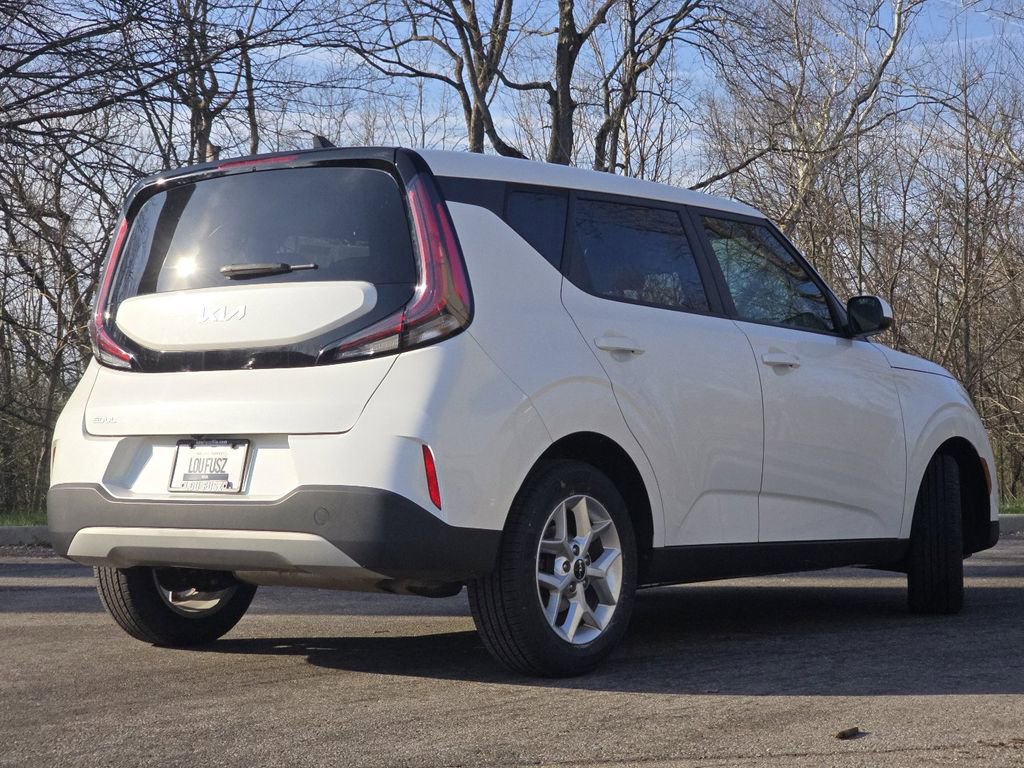 Used 2023 Kia Soul LX w/ LX Technology Package FWD image 14