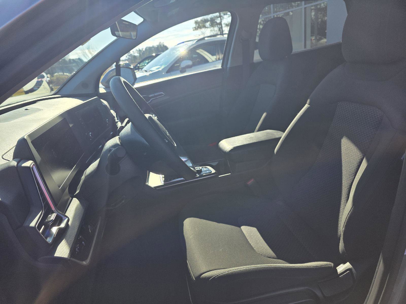 Used 2024 Kia Sportage LX image 9