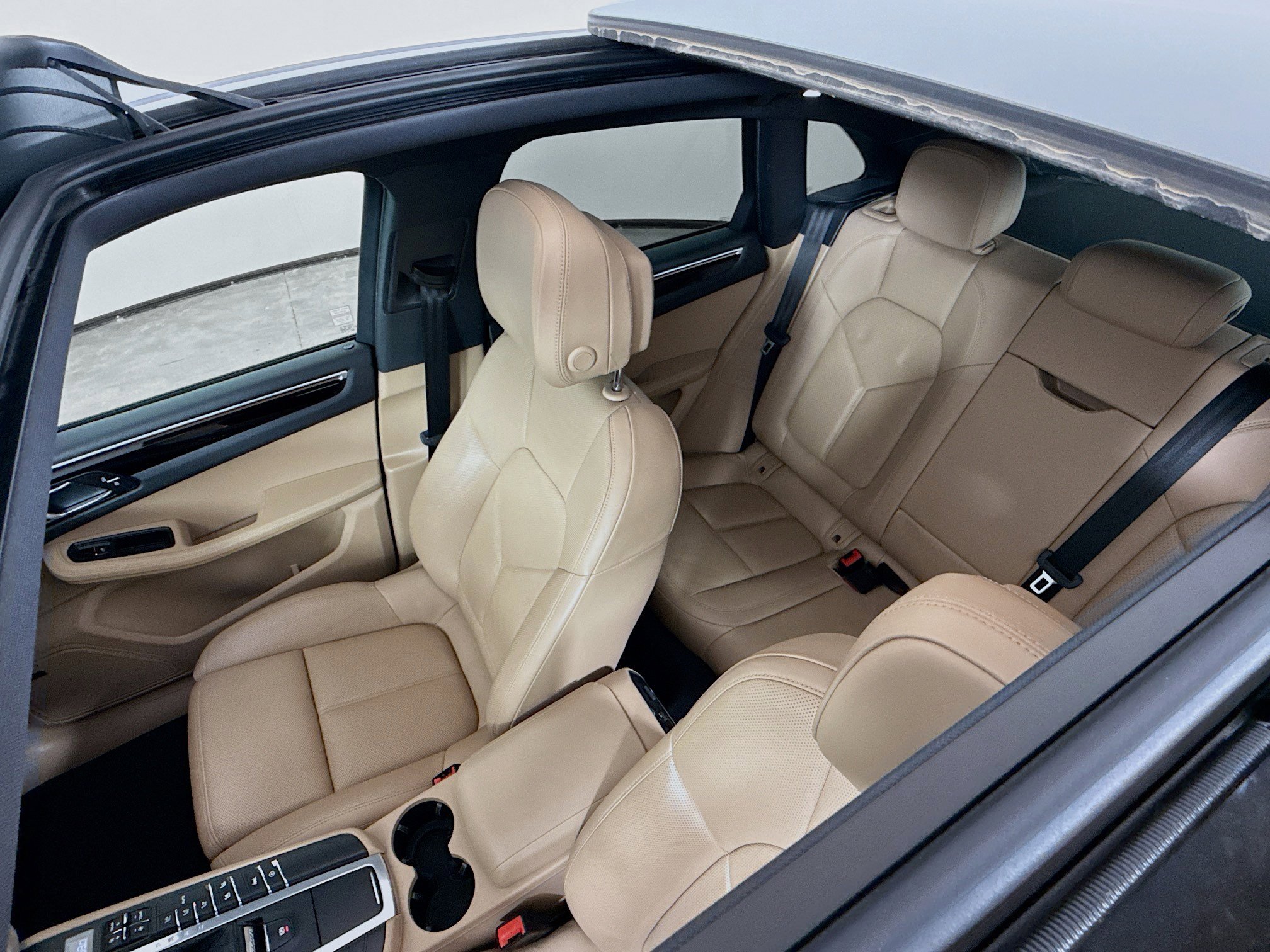 Used 2020 Porsche Macan Base image 14