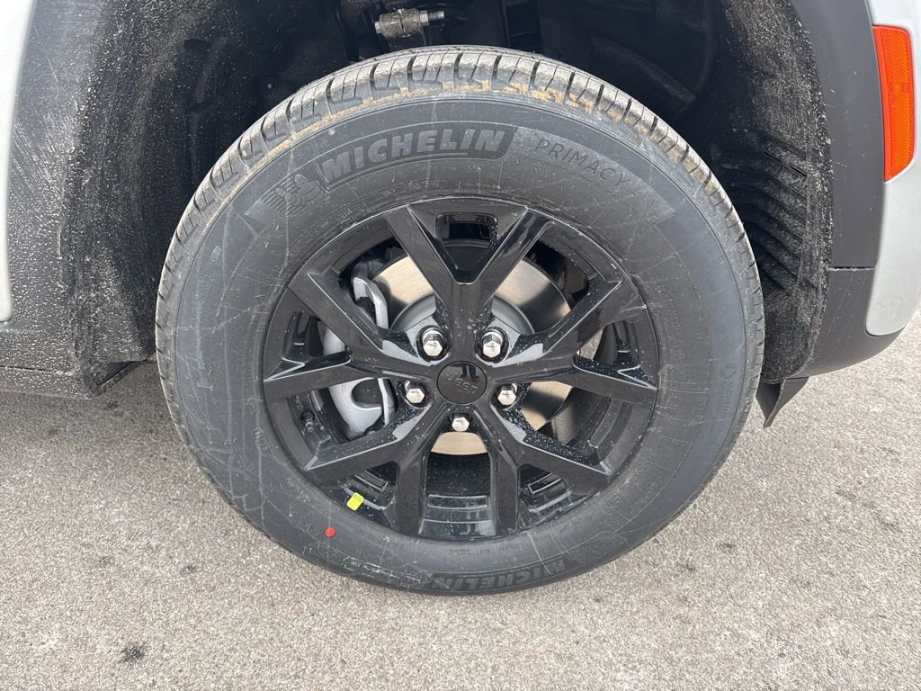 New 2026 Jeep Grand Cherokee Laredo image 9