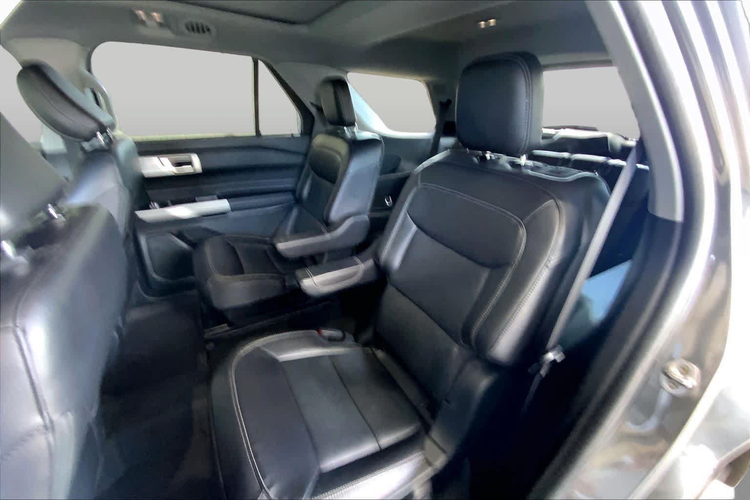 Used 2023 Ford Explorer Limited w/ Limited Technology Package RWD image 21