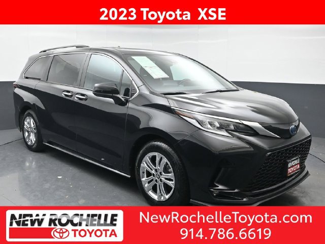 Used 2023 Toyota Sienna XSE w/ XSE Plus Package AWD/4WD image 1