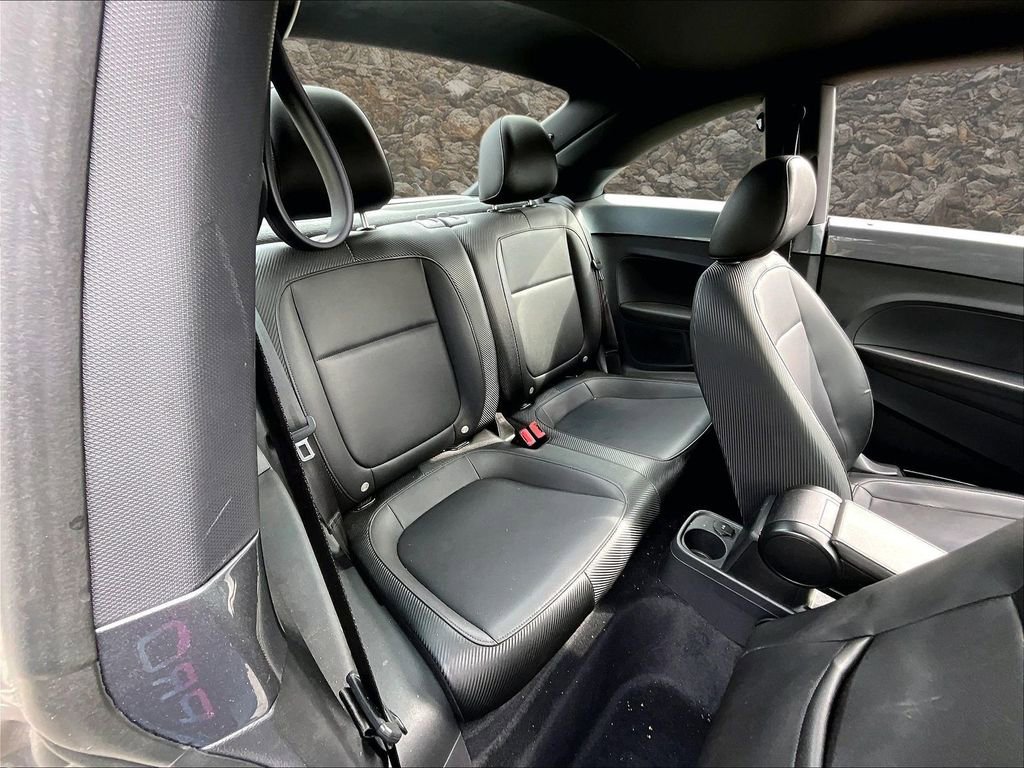 Used 2019 Volkswagen Beetle 2.0T SE FWD image 24