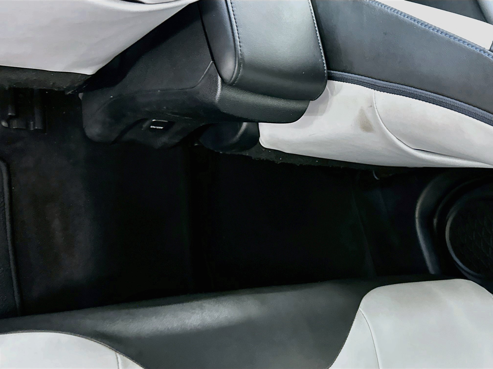 Used 2017 Toyota Prius Three Touring w/ Carpet Mat Package FWD image 28