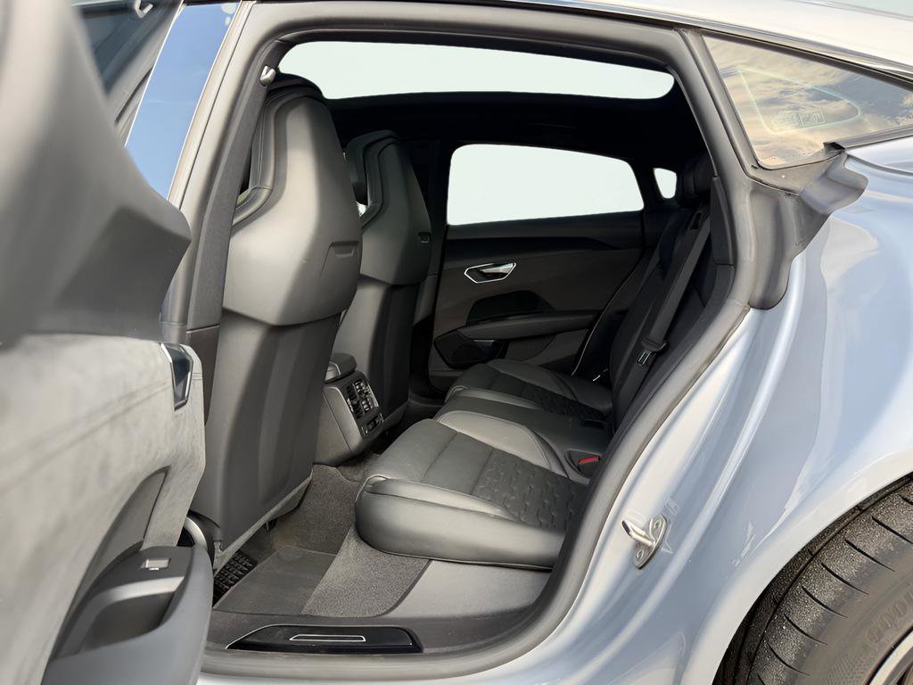 Used 2022 Audi e-tron GT Prestige image 21