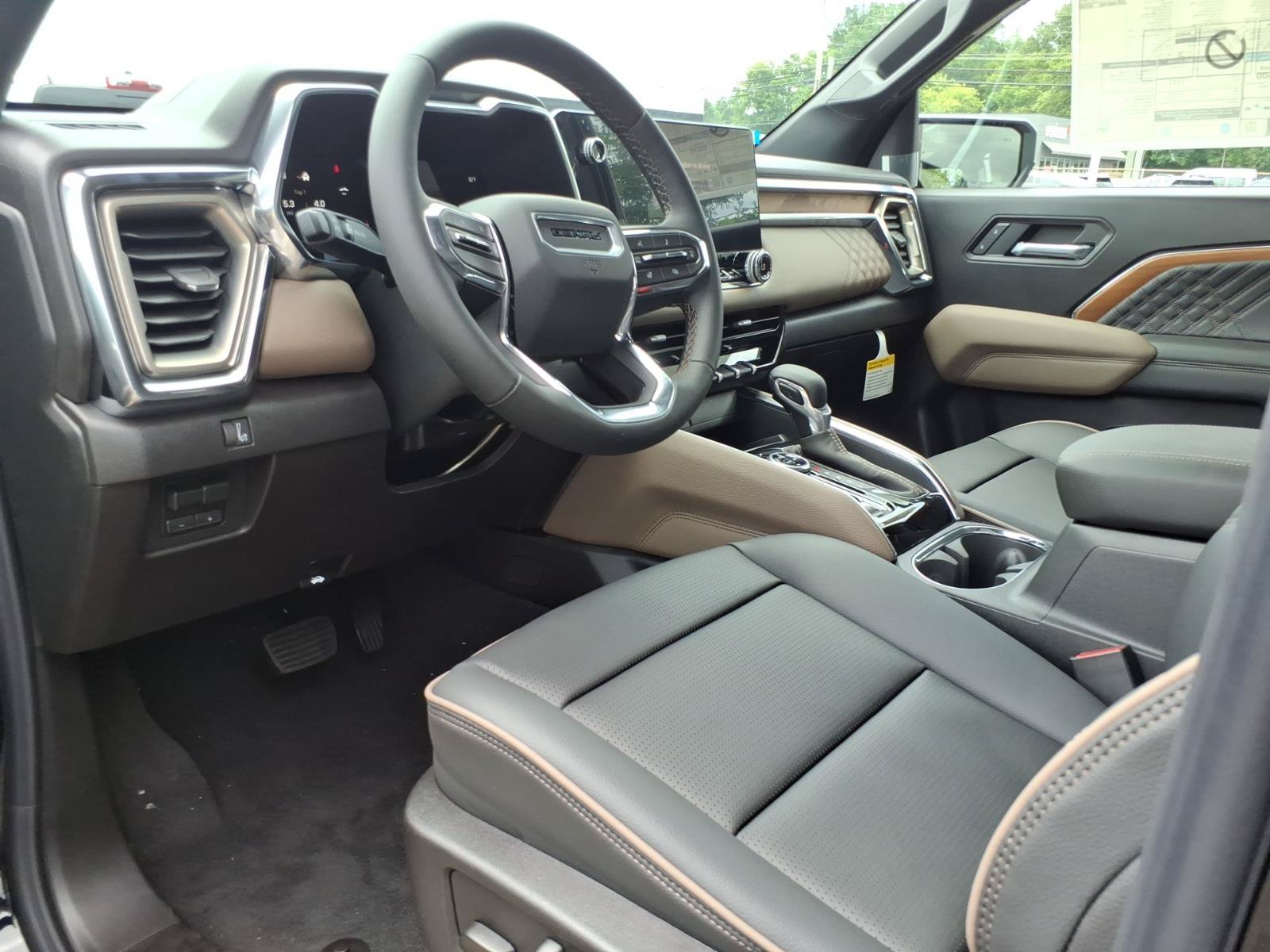 New 2026 GMC Canyon Denali w/ LPO, Denali Black Edition AWD/4WD image 10