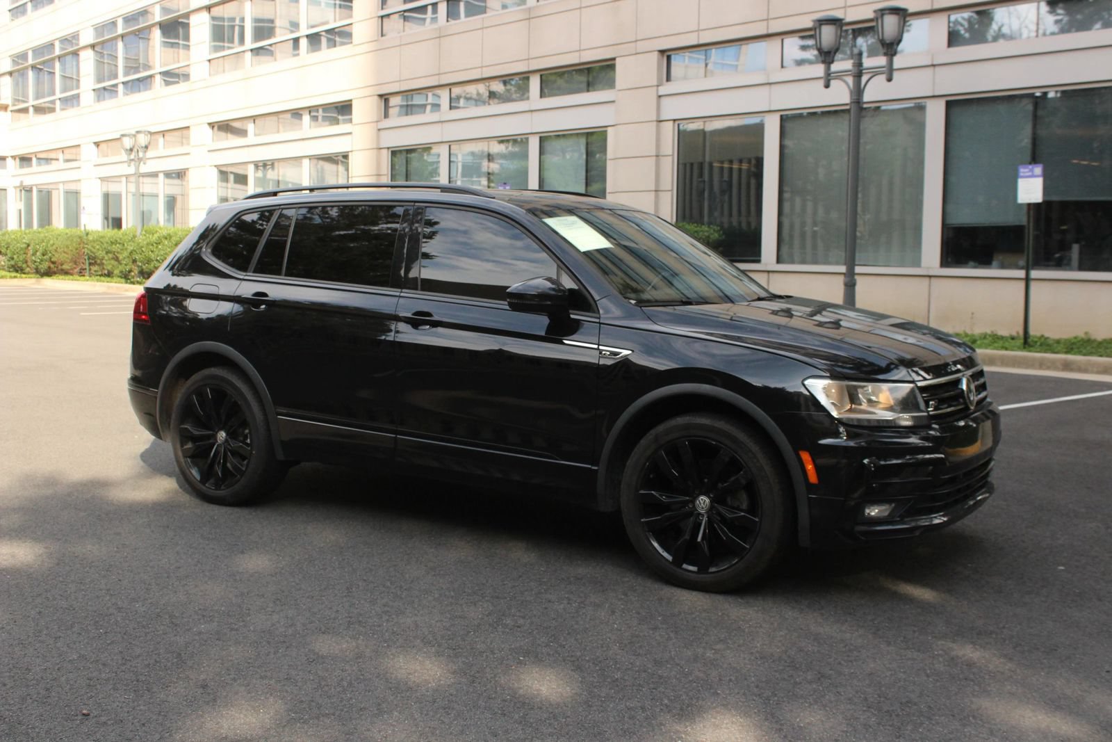 Used 2021 Volkswagen Tiguan SE R-Line AWD/4WD image 2