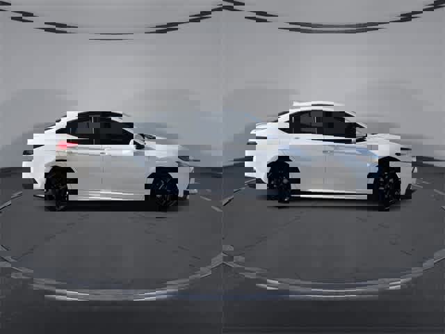 Used 2025 Toyota Camry SE image 9