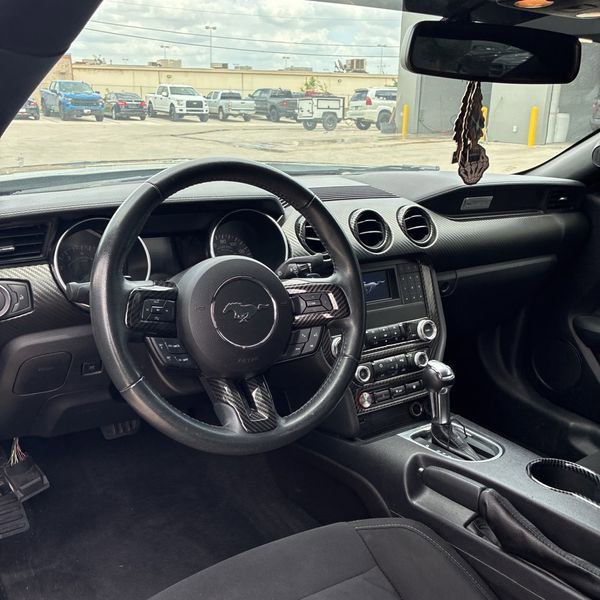 Used 2019 Ford Mustang Coupe RWD image 3