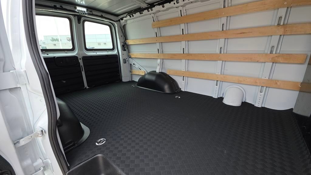 Used 2024 GMC Savana 2500 w/ Driver Convenience Package image 15