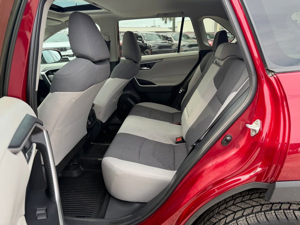 Used 2020 Toyota RAV4 XLE w/ Convenience Package image 28