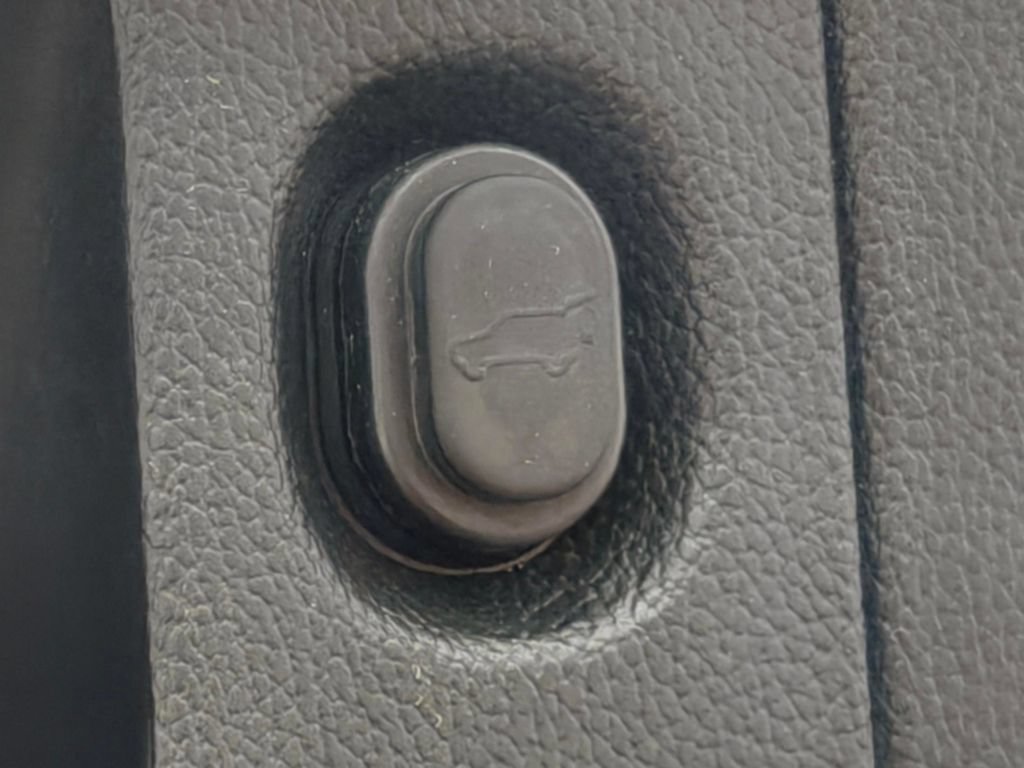 Used 2015 Chevrolet Tahoe LT AWD/4WD image 36
