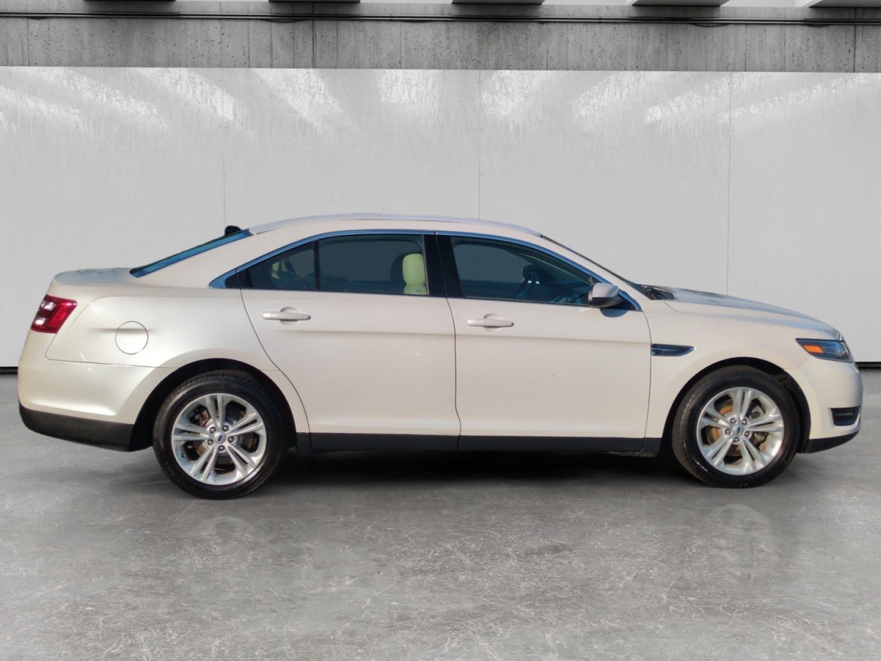 Used 2019 Ford Taurus SEL w/ Equipment Group 201A FWD image 8