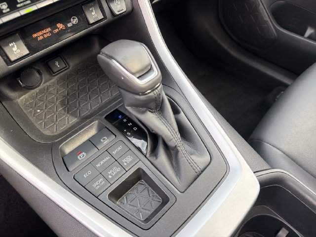 Used 2022 Toyota RAV4 XLE Premium AWD/4WD image 23