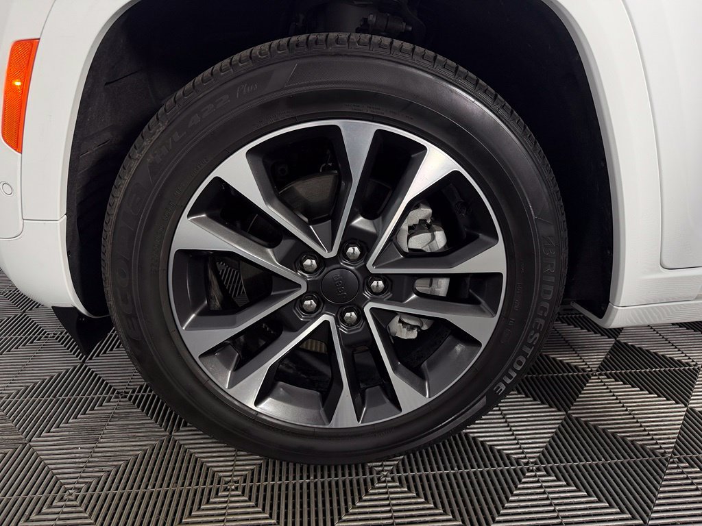 Certified 2022 Jeep Grand Cherokee Overland w/ Advanced Protech Group III AWD/4WD image 13