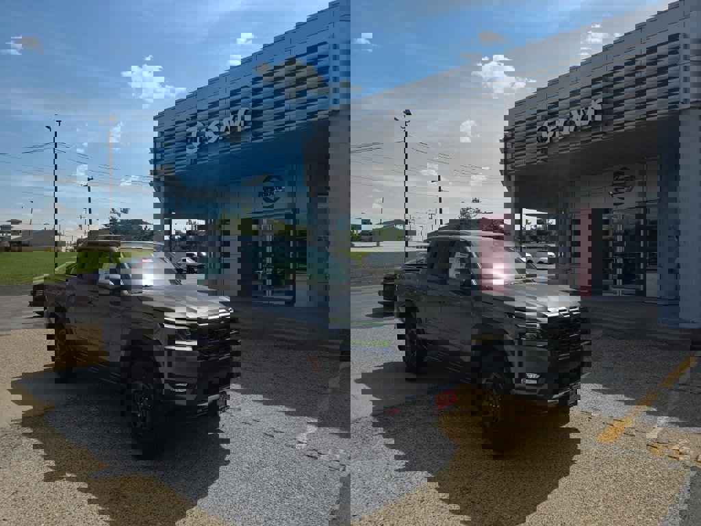 New 2025 Nissan Frontier PRO-4X image 1