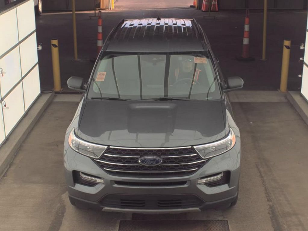 Used 2024 Ford Explorer XLT w/ Equipment Group 202A AWD/4WD image 2
