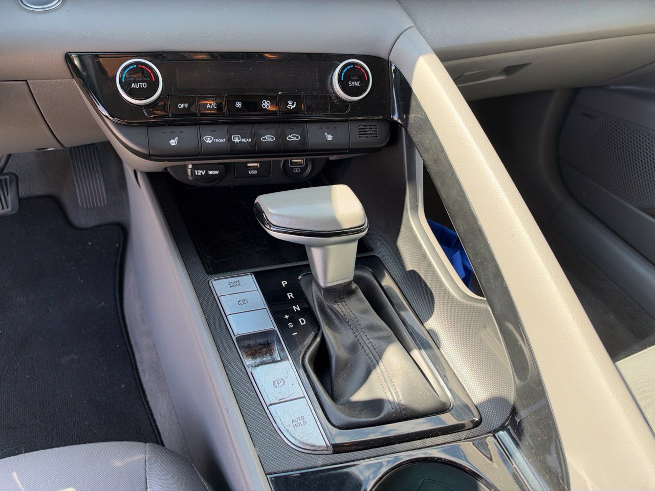 Used 2022 Hyundai Elantra SEL w/ Convenience + Premium Package FWD image 15