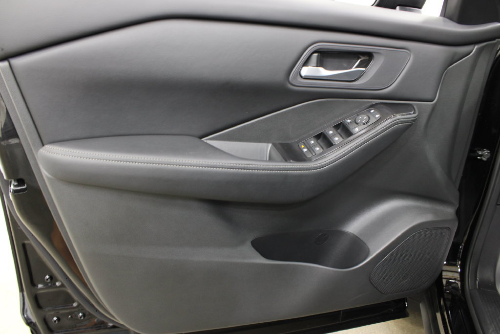 Used 2026 Nissan Rogue SV FWD image 15