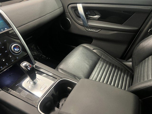 Used 2020 Land Rover Discovery Sport SE image 22