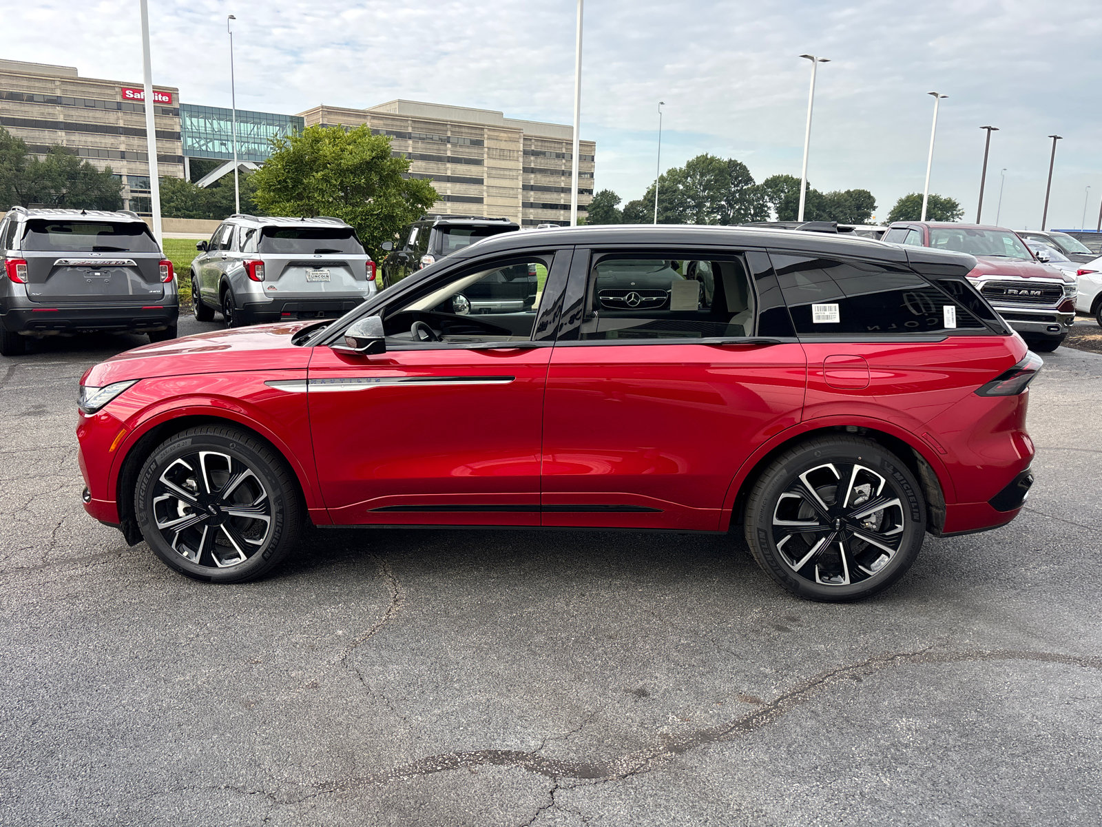 New 2026 Lincoln Nautilus Reserve AWD/4WD image 4