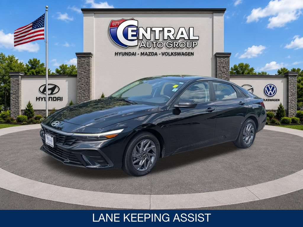 Certified 2024 Hyundai Elantra SEL FWD image 3