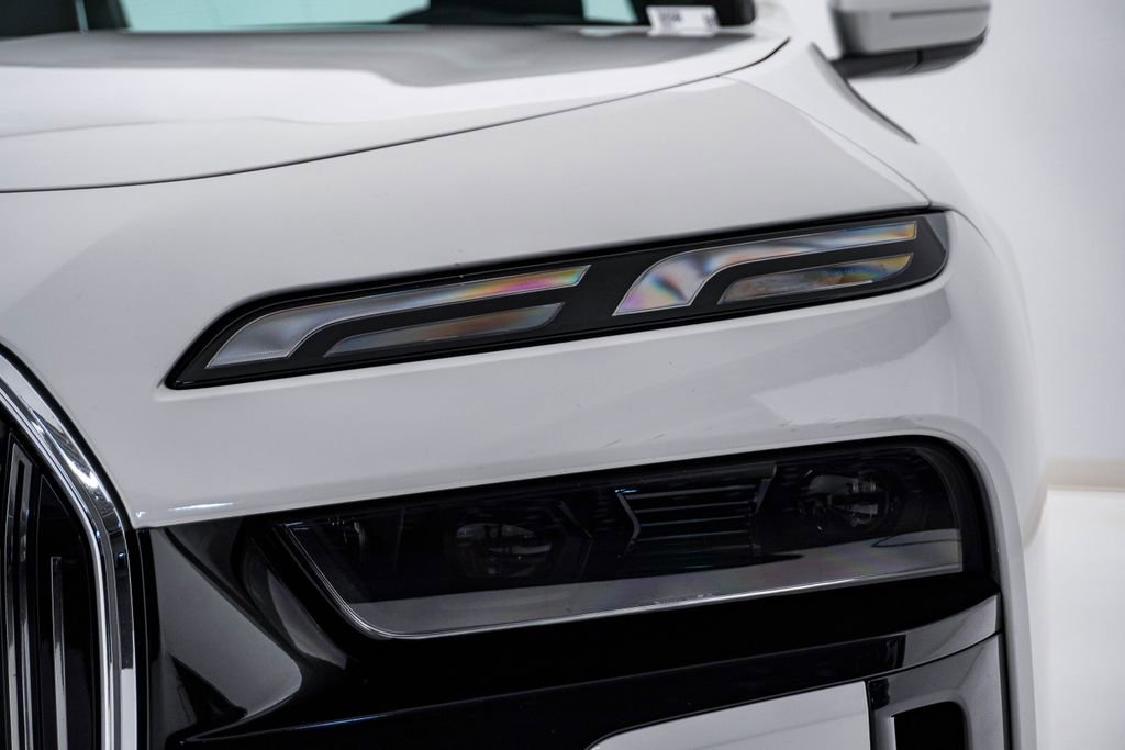 Used 2025 BMW 740i xDrive image 7