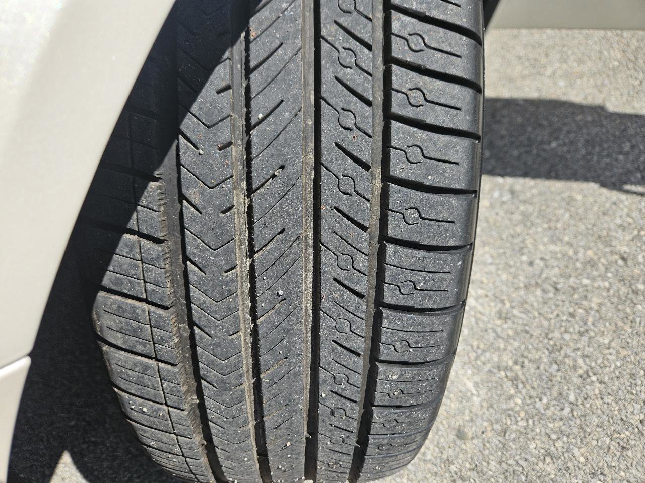 Used 2012 Buick Regal Leather FWD image 7