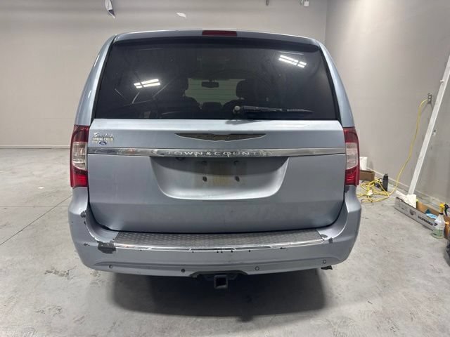 Used 2013 Chrysler Town & Country Touring-L w/ Trailer Tow Group FWD image 7