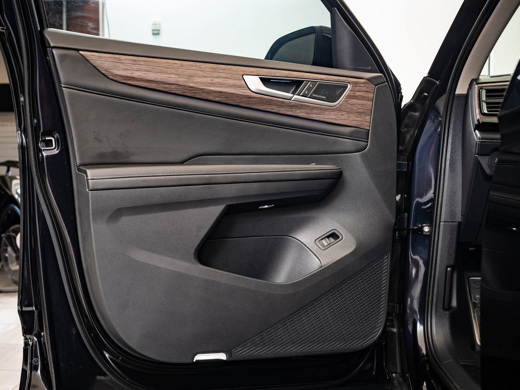 Used 2024 Volkswagen Atlas SEL Premium R-Line image 25