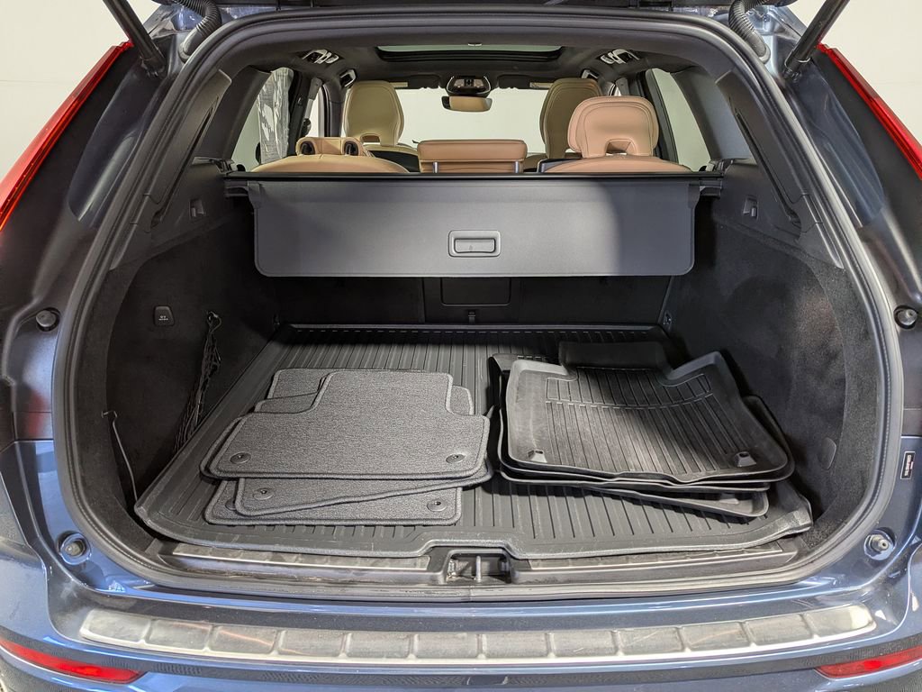Used 2023 Volvo XC60 B5 Ultimate w/ Climate Package image 49