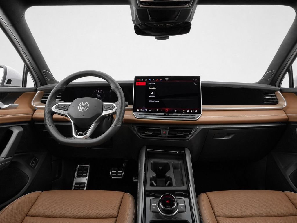 Certified 2025 Volkswagen Tiguan SEL R-Line AWD/4WD image 32
