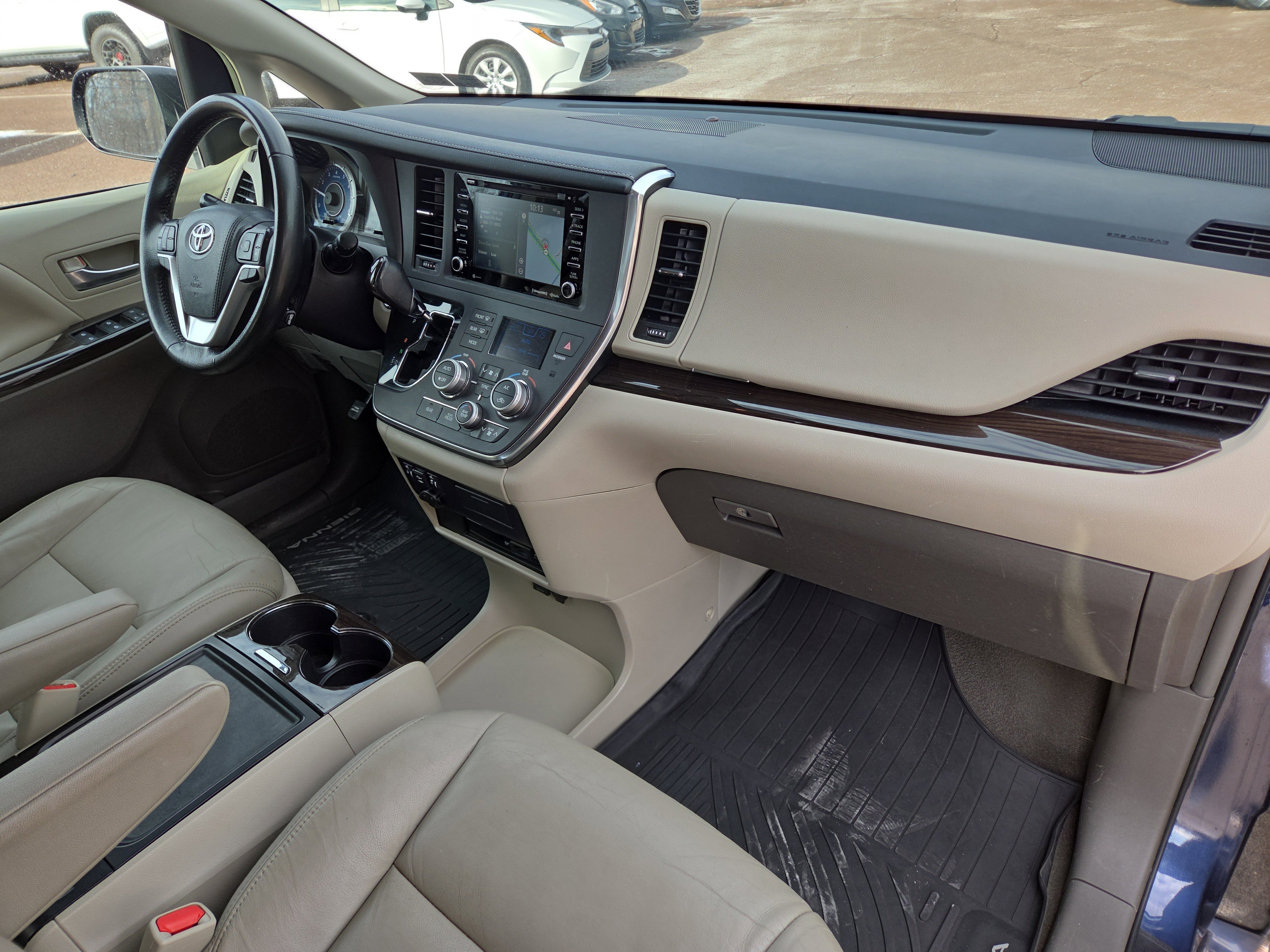 Certified 2019 Toyota Sienna XLE image 18