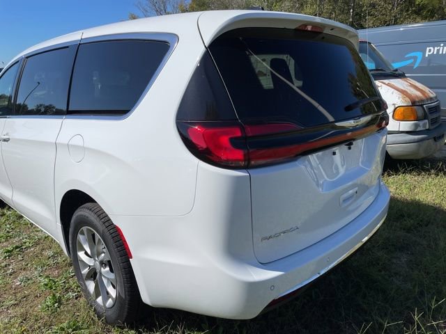 New 2026 Chrysler Pacifica Select image 6