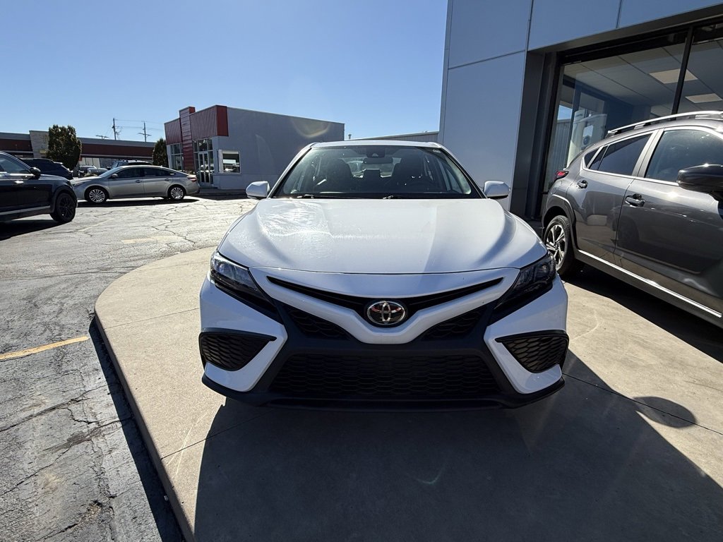 Used 2023 Toyota Camry SE image 5