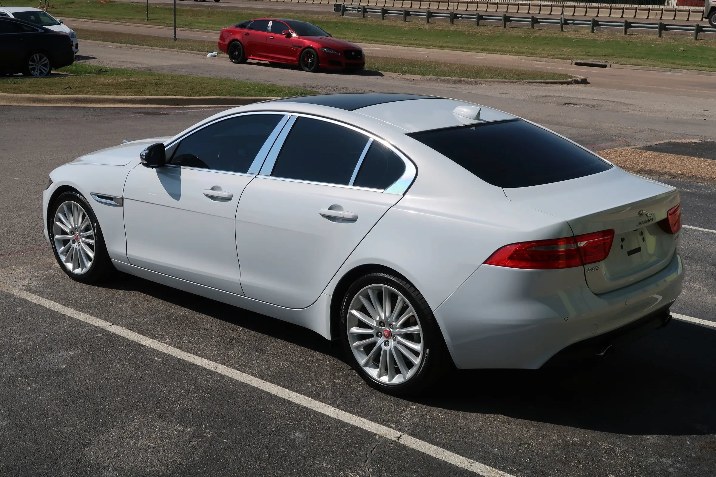 Used 2017 Jaguar XE First Edition RWD image 10