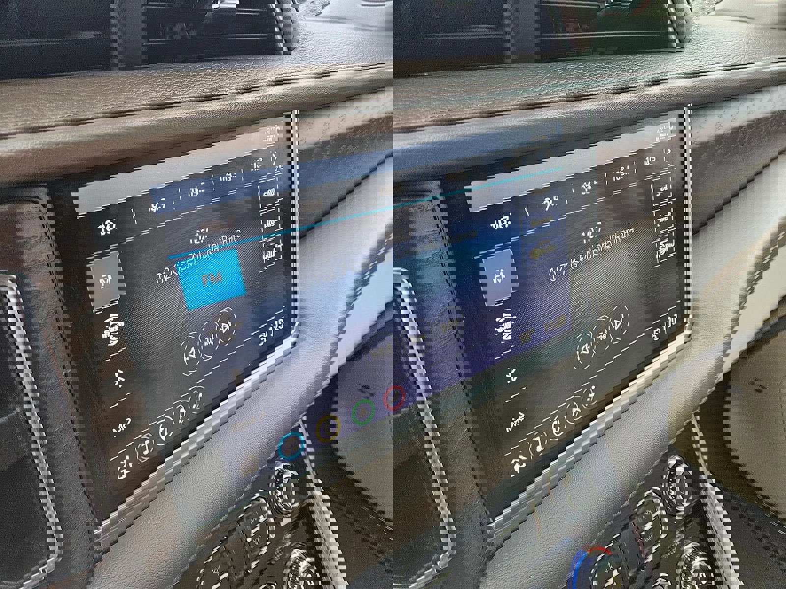 Used 2021 GMC Yukon Denali w/ Denali Premium Package image 16