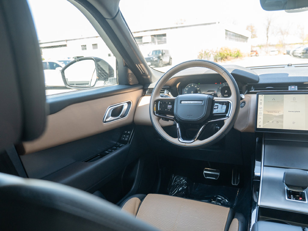 Certified 2025 Land Rover Range Rover Velar Dynamic HSE AWD/4WD image 19