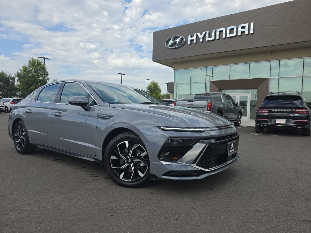 Certified 2025 Hyundai Sonata SEL FWD image 2