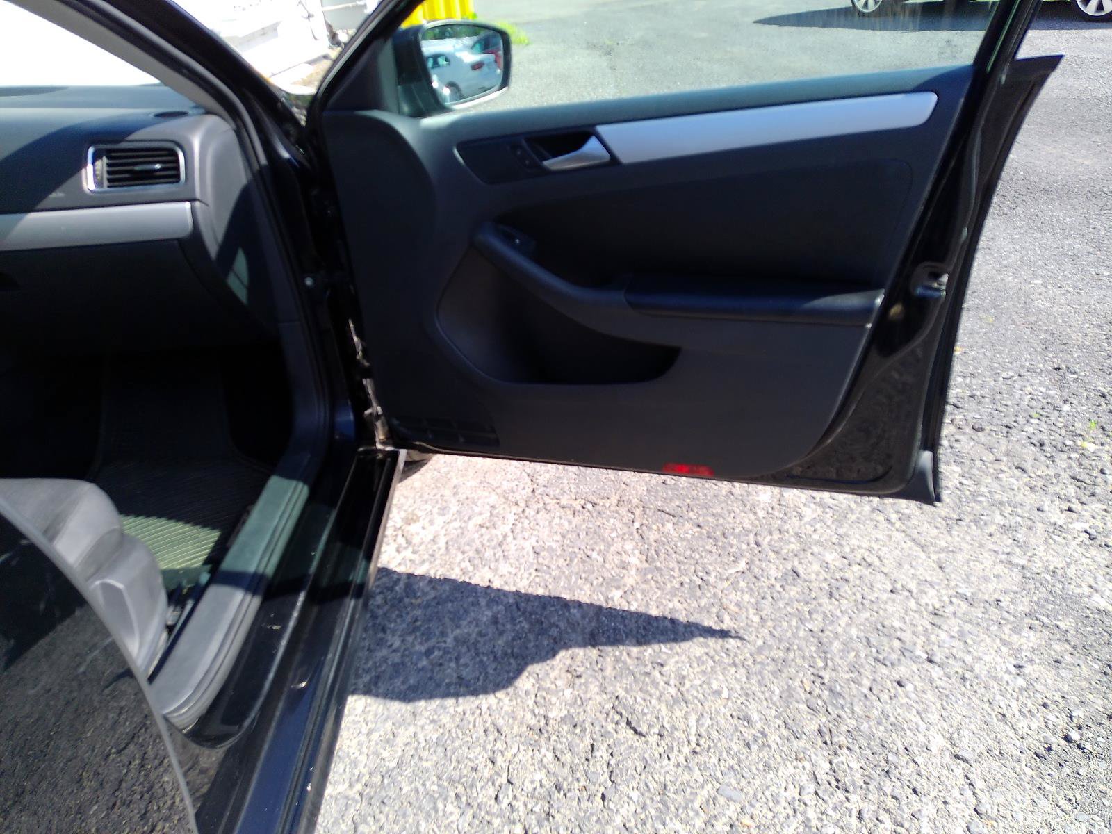 Used 2012 Volkswagen Jetta SEL FWD image 42
