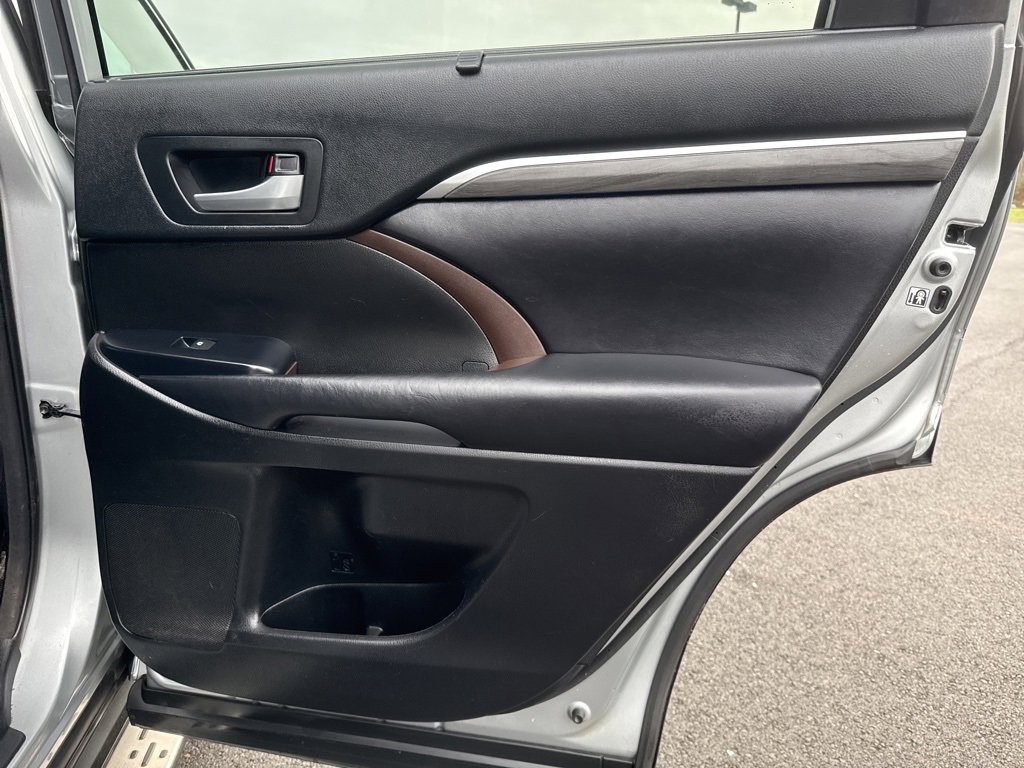 Used 2018 Toyota Highlander Limited Platinum image 26