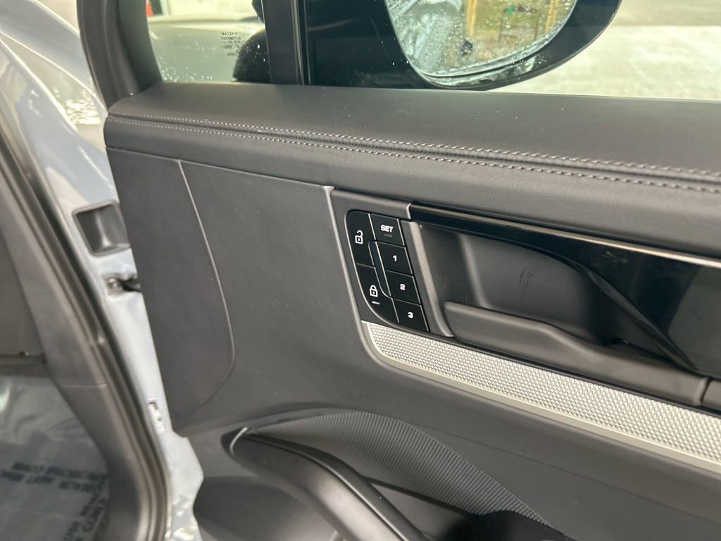 Used 2025 Porsche Cayenne S image 26