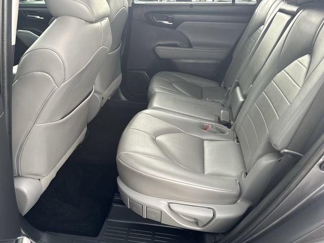 Certified 2021 Toyota Highlander XLE FWD image 5