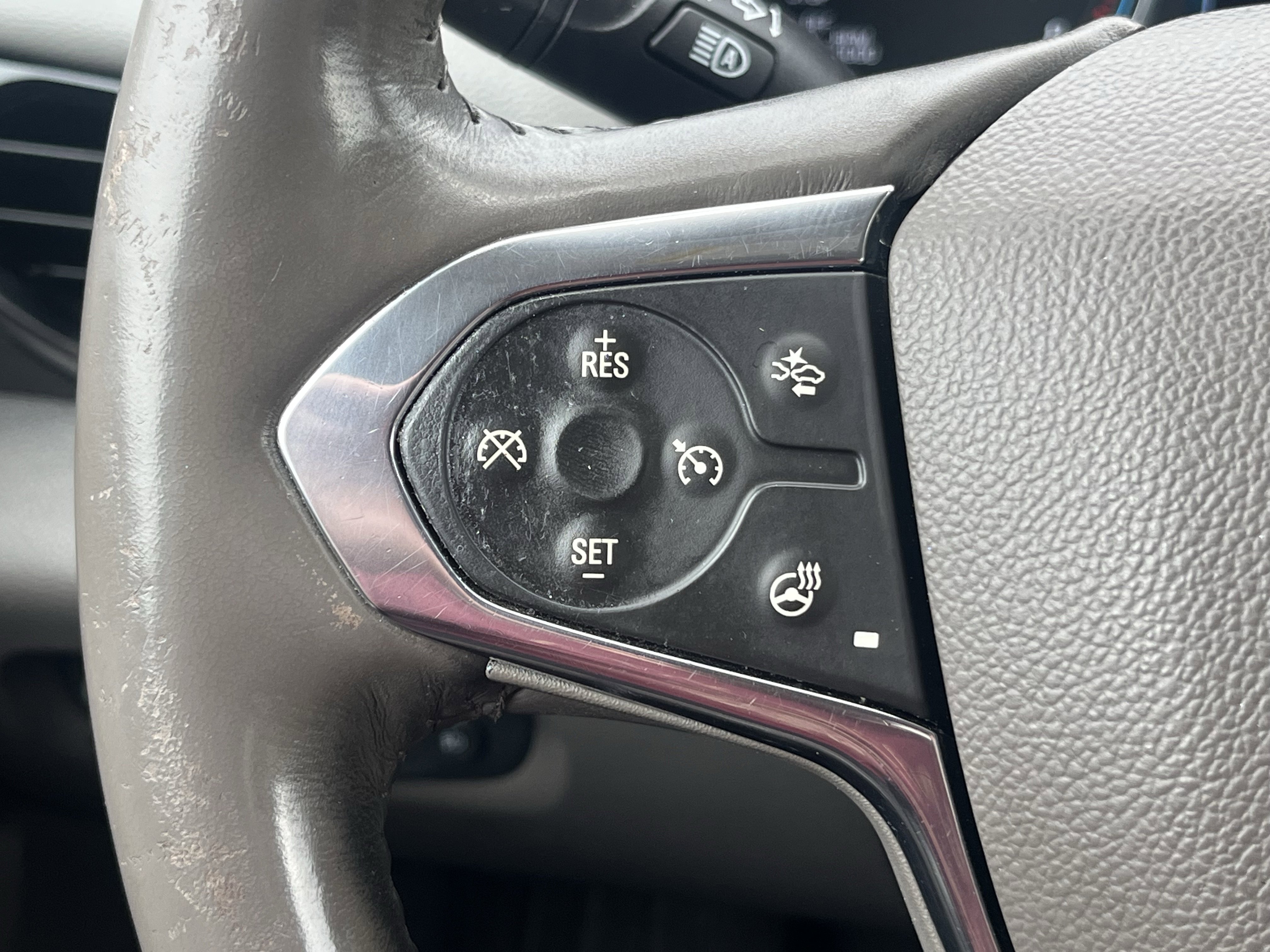 Used 2018 Chevrolet Traverse Premier w/ Driver Confidence II Package FWD image 18