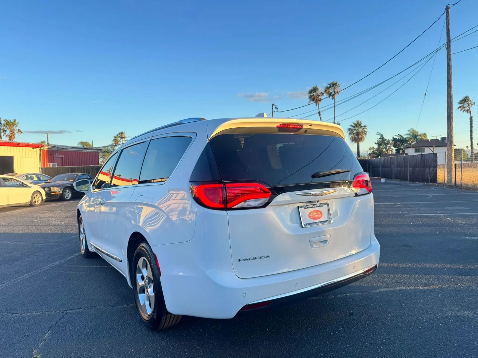 Used 2017 Chrysler Pacifica Touring-L Plus FWD image 5
