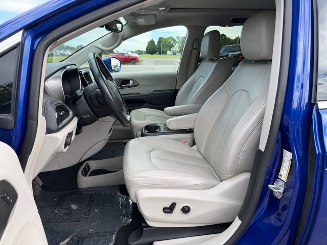 Used 2021 Chrysler Pacifica Touring-L w/ Uconnect Theater Family Group AWD/4WD image 9