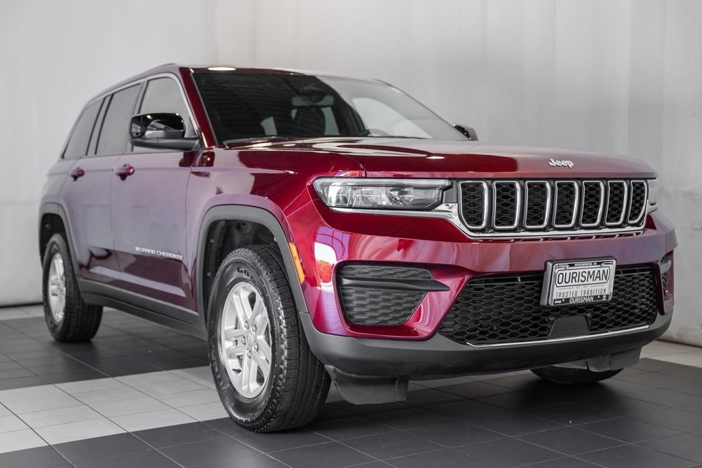 Certified 2024 Jeep Grand Cherokee Laredo w/ Luxury Tech Group I AWD/4WD image 1